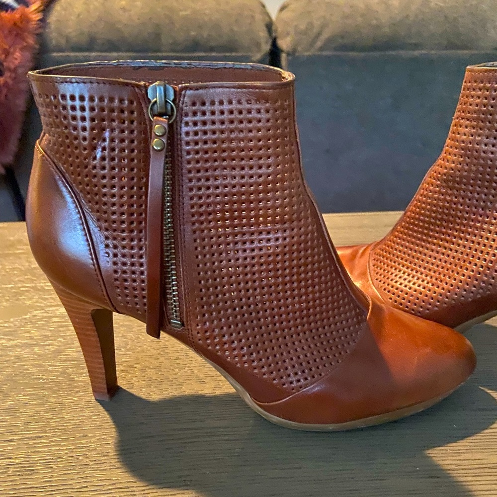 EUC Johnston & Murphy lani boots
